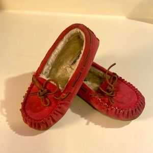 Minnetonka Moccasins Little Girls Size 1 Slippers in Pink Suede!